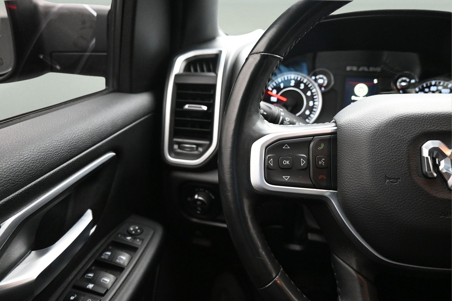 2023 RAM 1500 Big Horn Crew Cab 4x4 5'7" Box