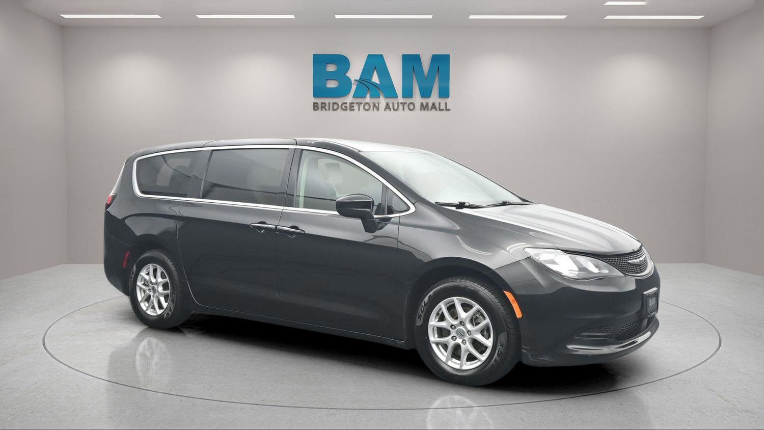 2022 Chrysler Voyager LX's photo