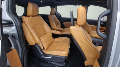2023 Chrysler Pacifica Hybrid Pinnacle